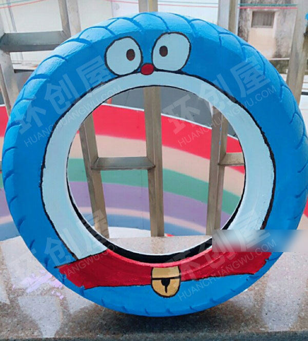幼儿园户外轮胎叮当猫彩绘图片