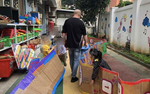 幼儿园户外体育器自制教玩具万能履带图片