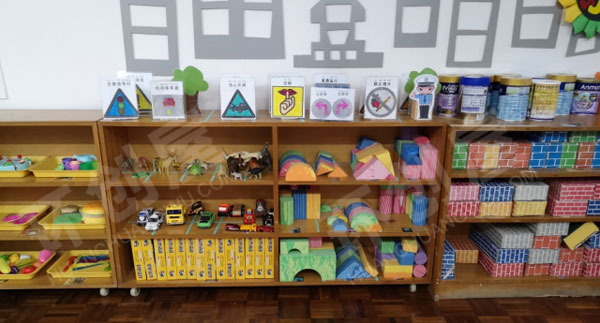 幼儿园建构区废物利用纸箱图片