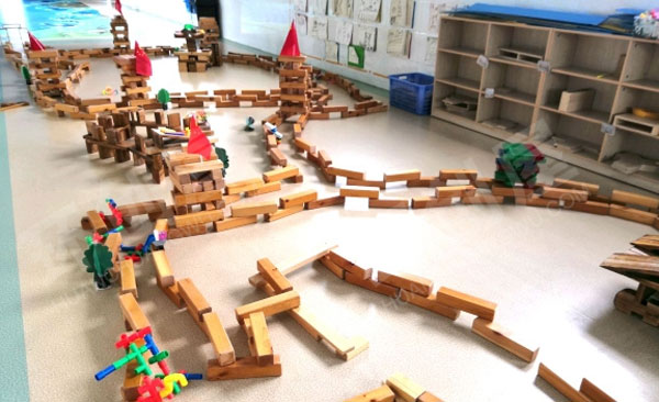幼儿园户外建构万里长城图片