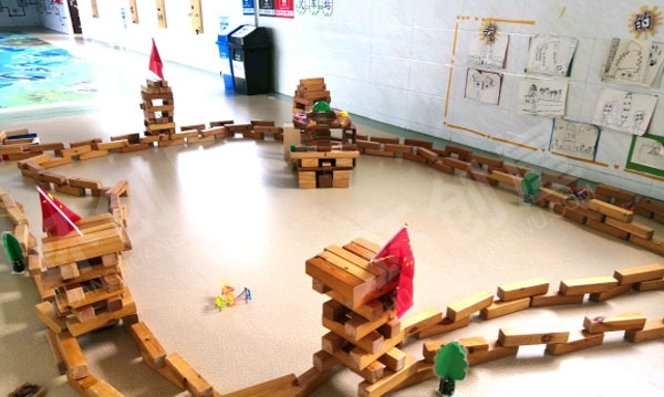 幼儿园户外建构万里长城图片