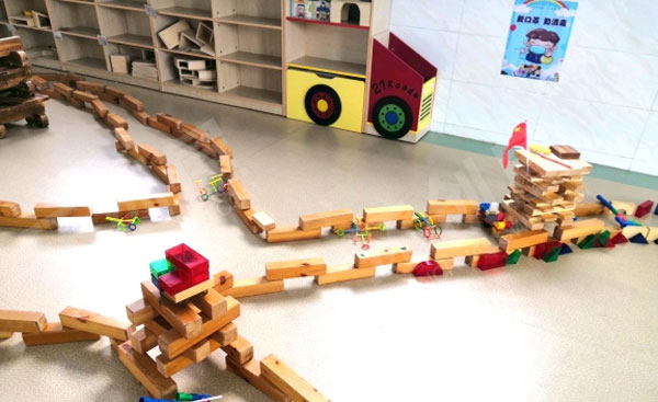 幼儿园户外建构万里长城图片