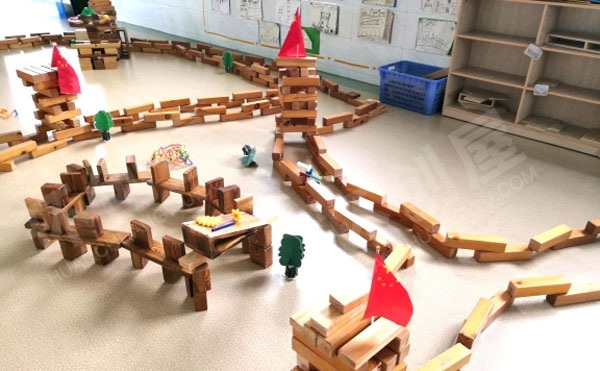 幼儿园户外建构万里长城图片