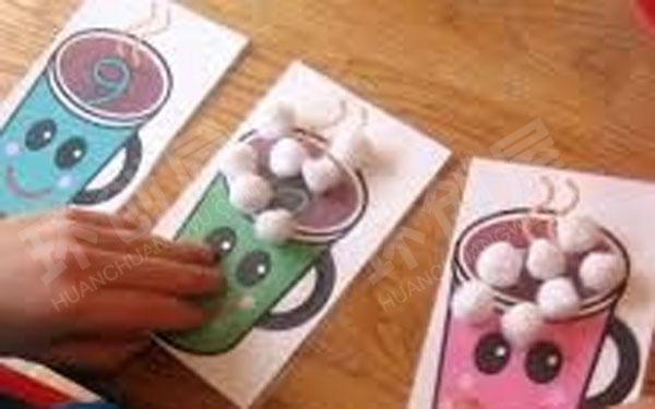 幼儿园益智区棉花球按物取数图片