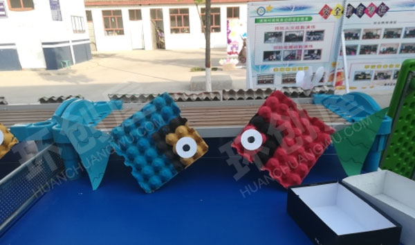 幼儿园户外自制玩具和作品展示图片
