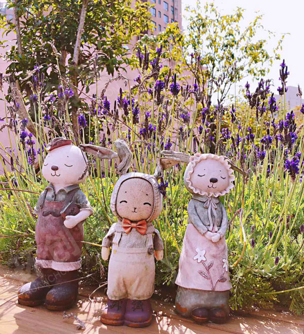 幼儿园户外美丽的百草园图片