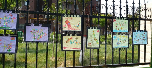 幼儿园户外简单有趣作品展图片