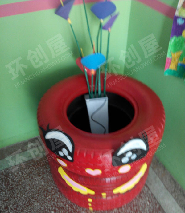 幼儿园户外墙角废物利用装饰图片