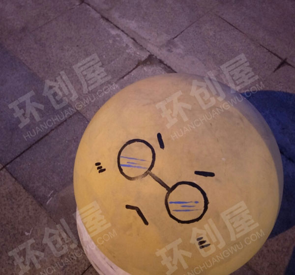 幼儿园户外石头画可爱的表情包图片