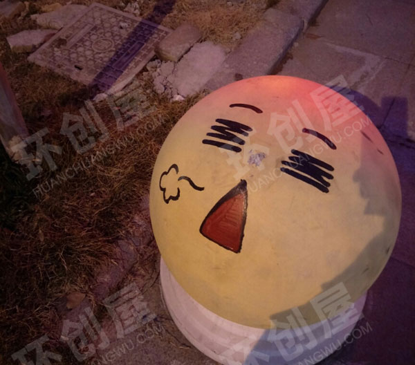 幼儿园户外石头画可爱的表情包图片