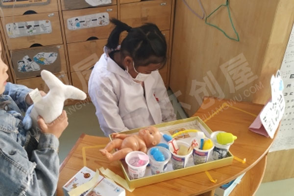 幼儿园角色游戏小小医院图片