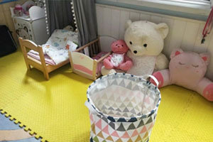 幼儿园家具齐全的娃娃家图片7张