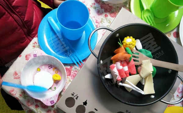 幼儿园家具齐全的娃娃家图片