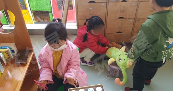 幼儿园角色游戏小小医院图片