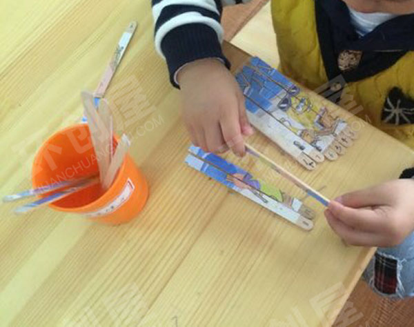 幼儿园益智区废物利用自制拼拼乐教玩具图片