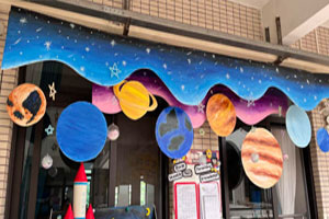幼儿园手工星空挂饰图片3张