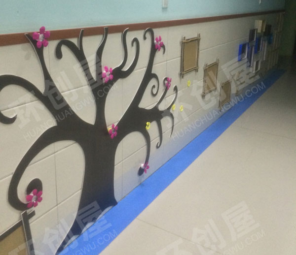幼儿园走廊墙面红红的花朵图片