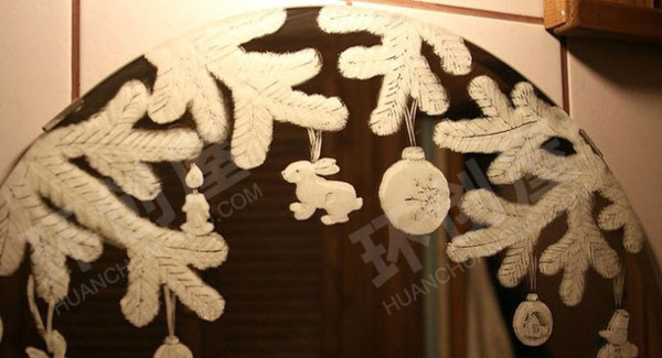 幼儿园牙膏变身美丽雪花窗户装饰图片