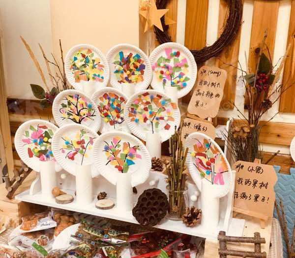 幼儿园纸盘撕纸树干果博物馆作品展示图片