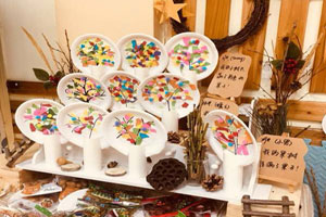 幼儿园纸盘撕纸树干果博物馆作品展示图片9张