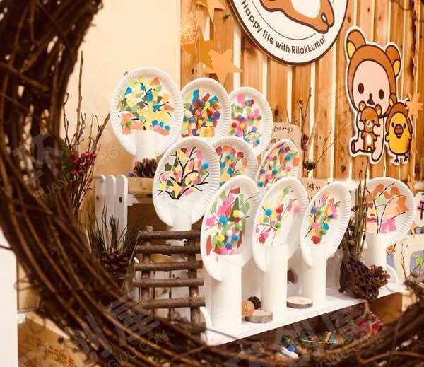 幼儿园纸盘撕纸树干果博物馆作品展示图片