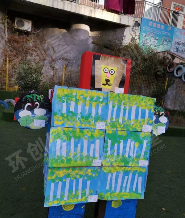 幼儿园户外画展和废旧材料制作的绘本画图片