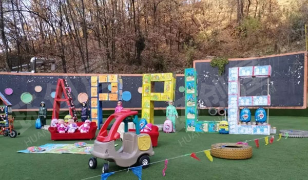 幼儿园户外画展和废旧材料制作的绘本画图片