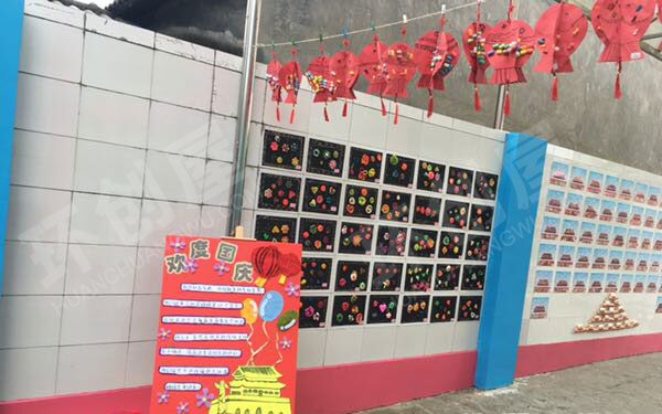 幼儿园户外热热闹闹过双节图片