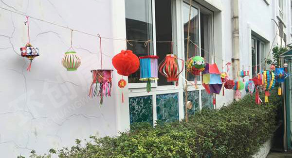 幼儿园户外热热闹闹过双节图片