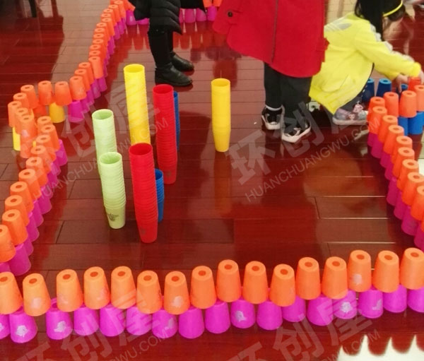 幼儿园建构区叠杯房子图片