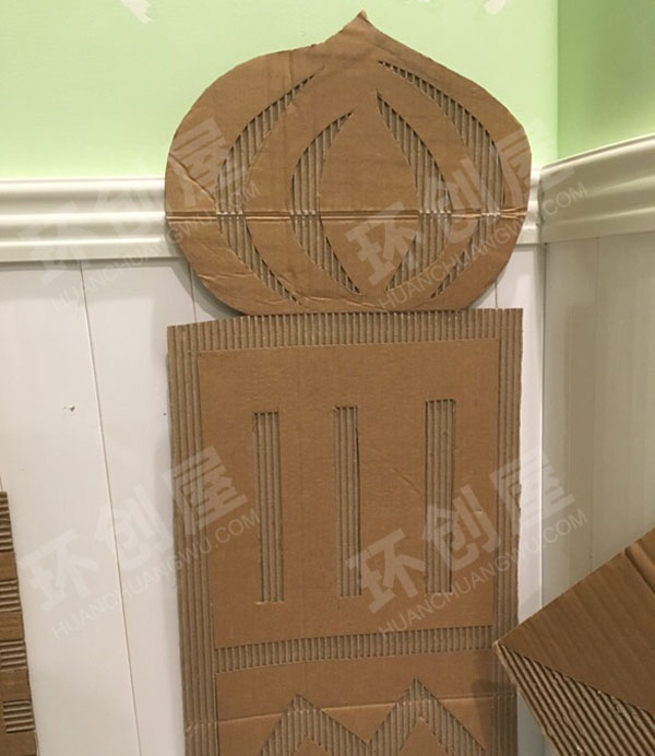 幼儿园建构区墙面布置废旧利用纸箱搭建城堡图片