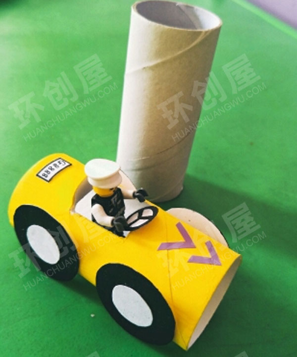 幼儿园美工区纸巾芯汽车总动员图片