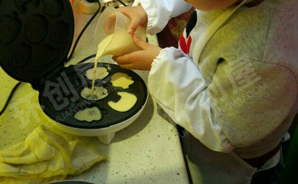幼儿园角色游戏小厨师图片