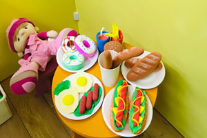 幼儿园角色游戏森林总动员小餐厅图片2张