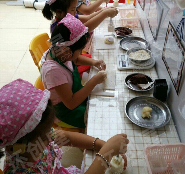 幼儿园角色游戏小厨师图片