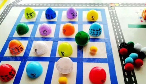 幼儿园益智区各种花式棋盘连连看图片