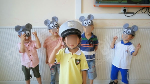 幼儿园表演区黑猫警长图片