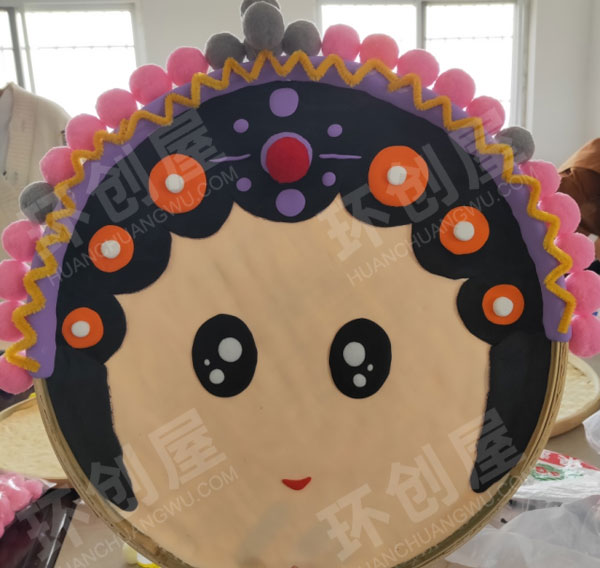 幼儿园走廊布置美术作品宫廷风格图片