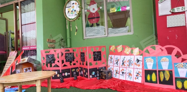 幼儿园户外红色喜庆的展板作品图片