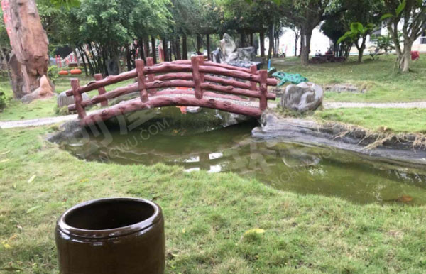 幼儿园户外环创游玩区各种设备图片