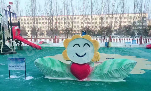 幼儿园户外操场游乐区雪雕大赛图片