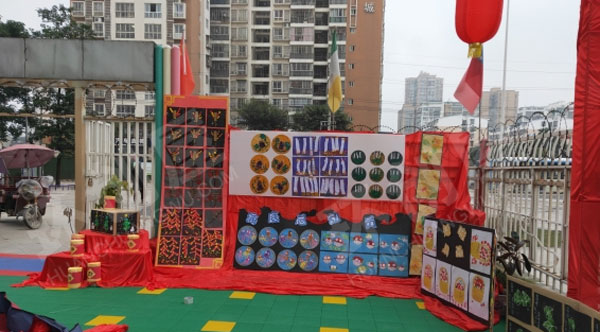 幼儿园户外红色喜庆的展板作品图片