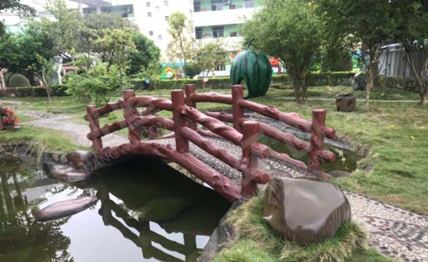 幼儿园户外环创游玩区各种设备图片