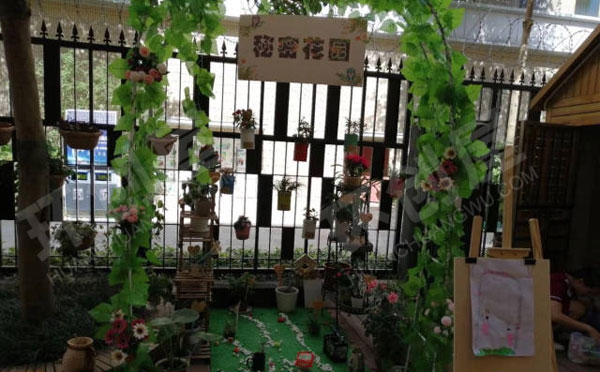 幼儿园户外环创丰富多彩的植物角图片