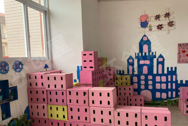 幼儿园建构区粉色蓝色混搭图片