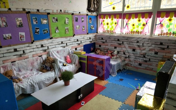 幼儿园阅读区温馨娃娃卡通角图片