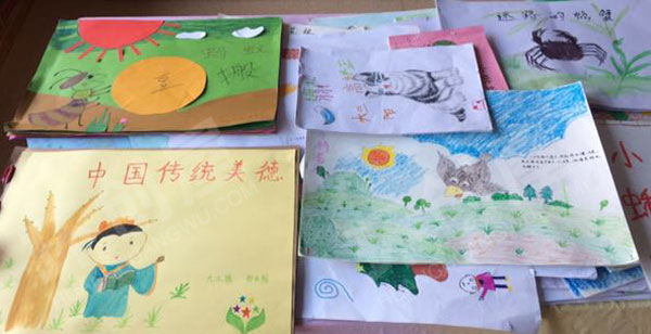 幼儿园阅读区最美自制绘本图片