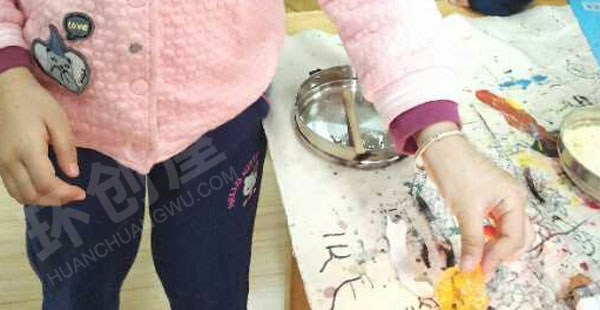 幼儿园科学区琥珀的探索发现图片
