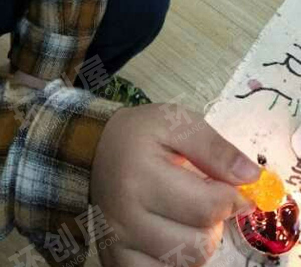 幼儿园科学区琥珀的探索发现图片