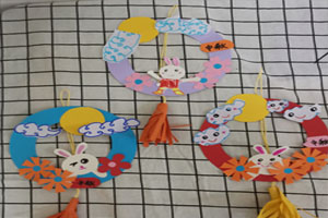 幼儿园制作中秋挂饰图片3张